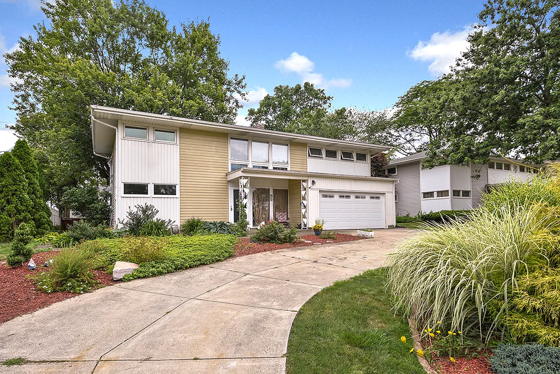 24080 Fairmount Blvd photo 1
