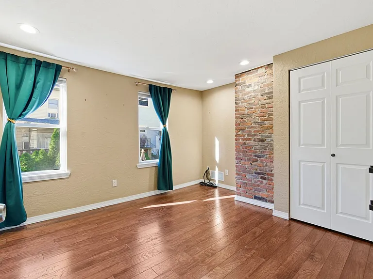 3220 Mary St — Photo 23