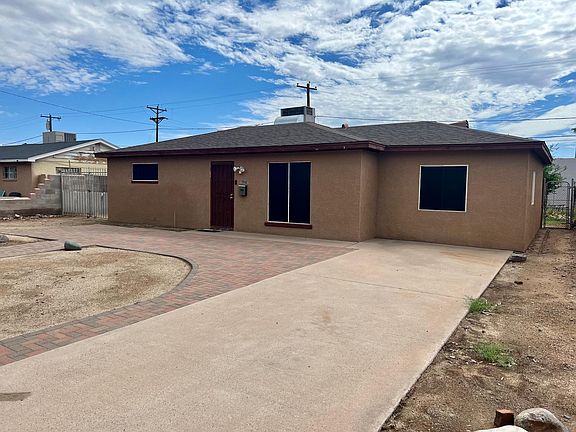 Plenty of driveway parking