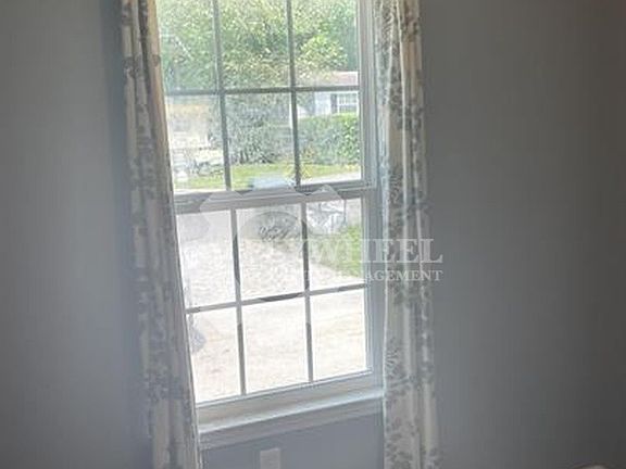 5th image of 690 19th Ave W