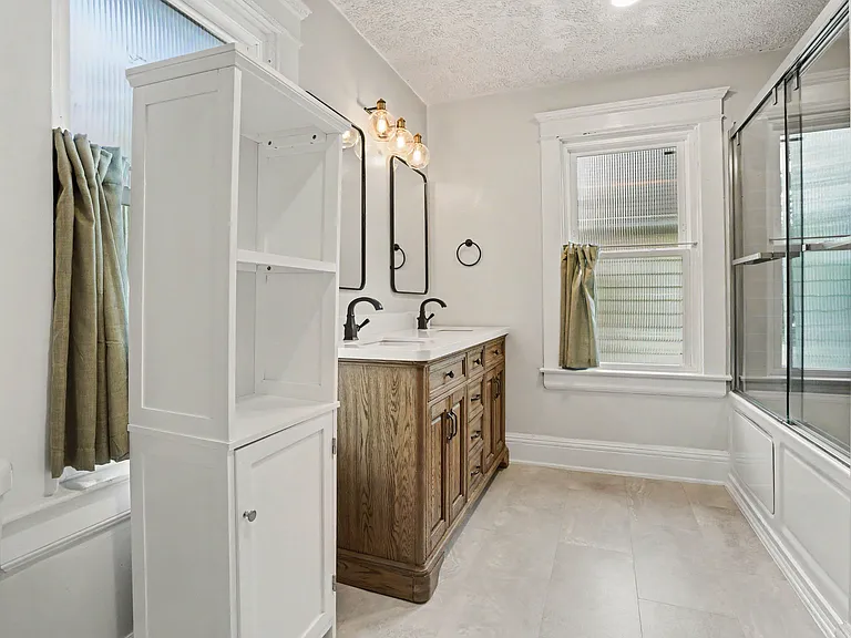 1155 Portage Ave — Photo 17