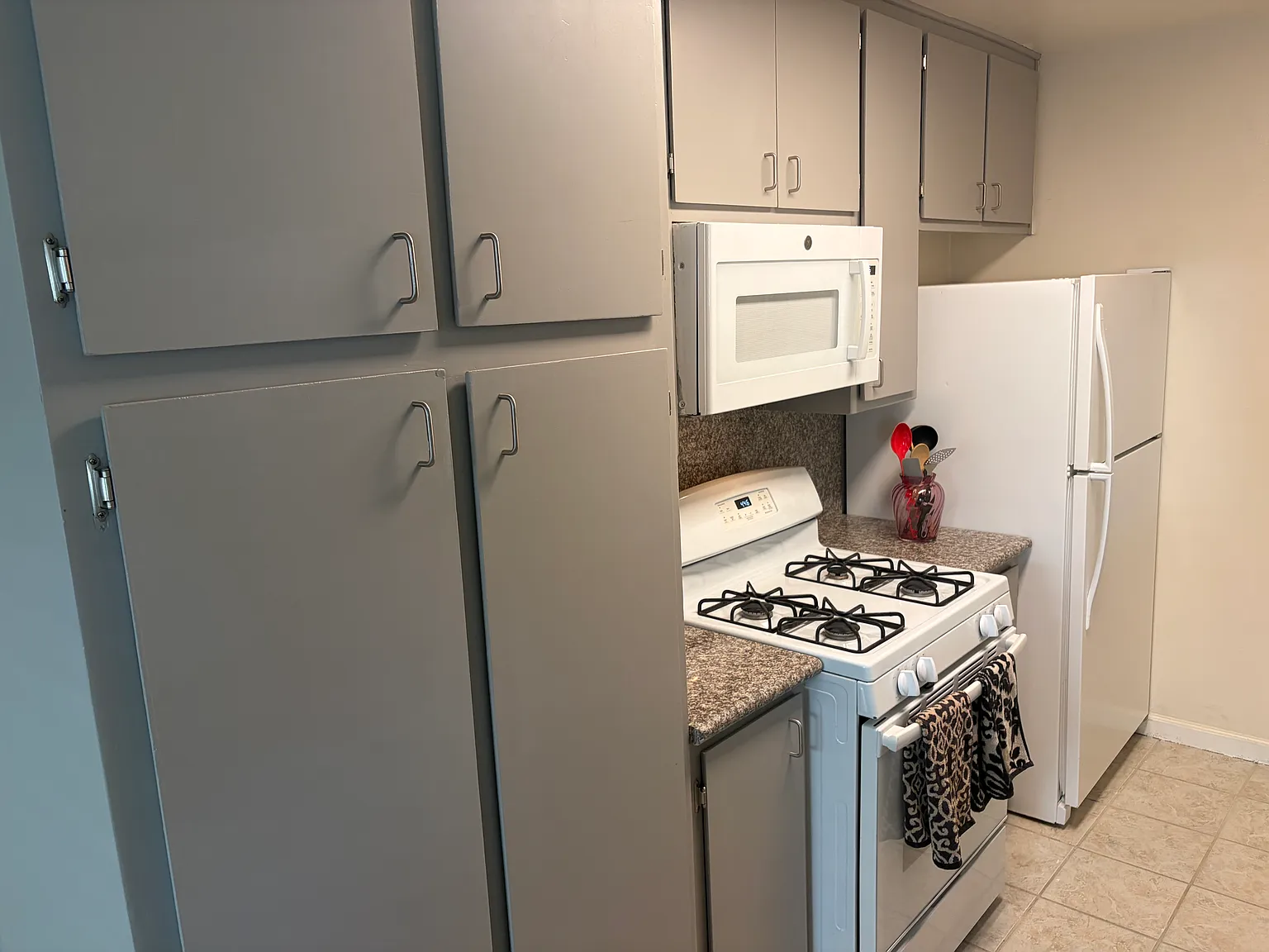 2 bed, 860 sqft, $1,800 — Photo 3