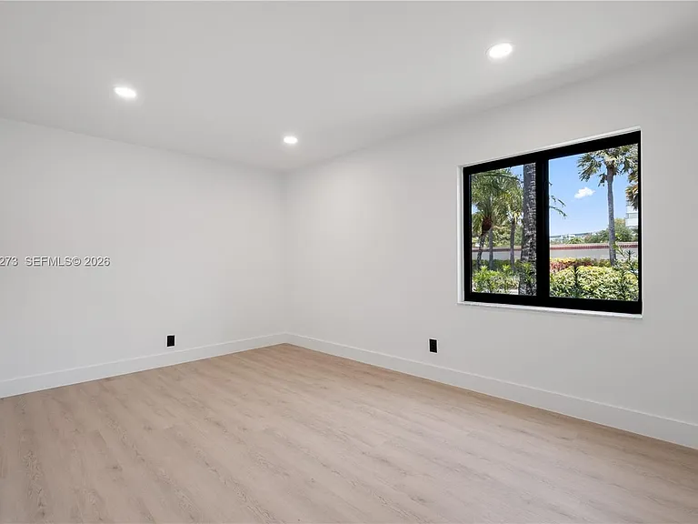 1543 SW 1st Ave — Photo 54