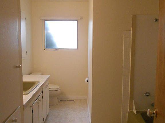 5th image of 241 Rosewood Dr