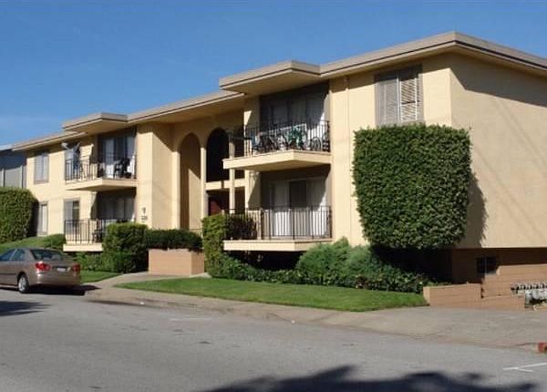1st image of 330 Richmond Dr #11