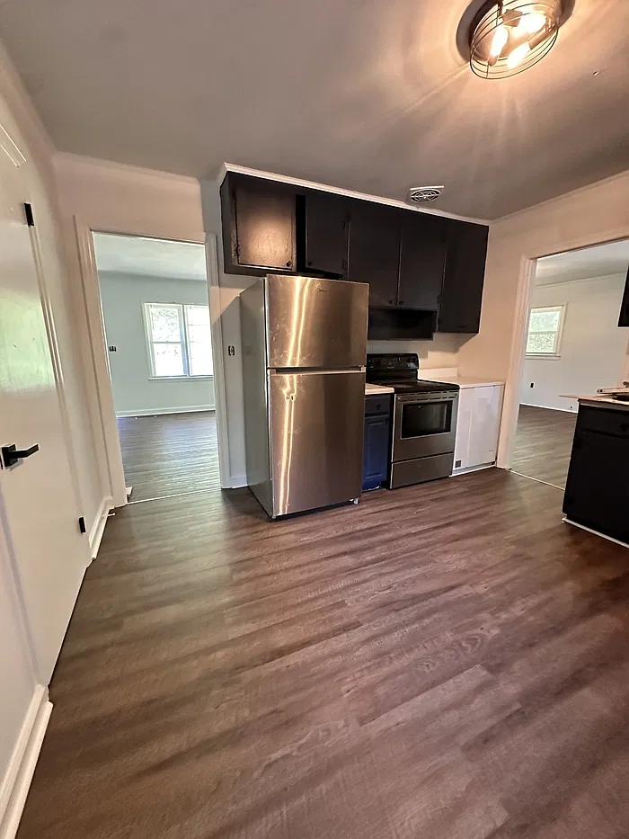 3 bed, 1.5 bath, 1431 sqft, $2,395 — Photo 3