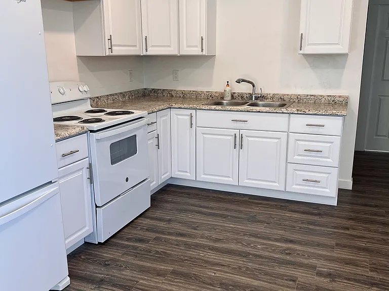 2040 Sessions St — Photo 2