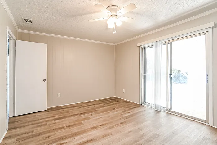 3 bed, 2.0 bath, 1385 sqft, $1,920 — Photo 4