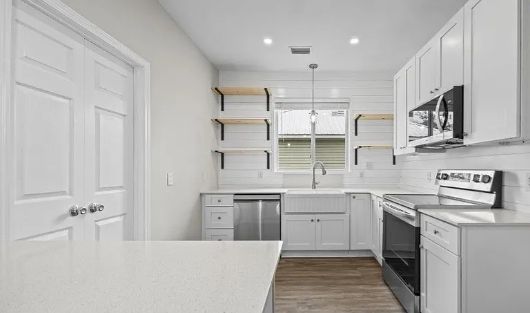 525 W Rose Ave — Photo 4