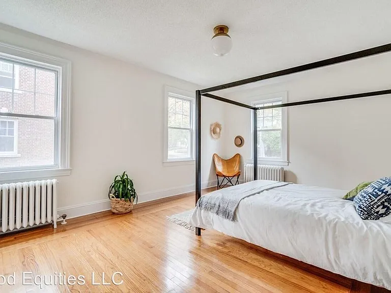 420 Whitney Ave — Photo 4