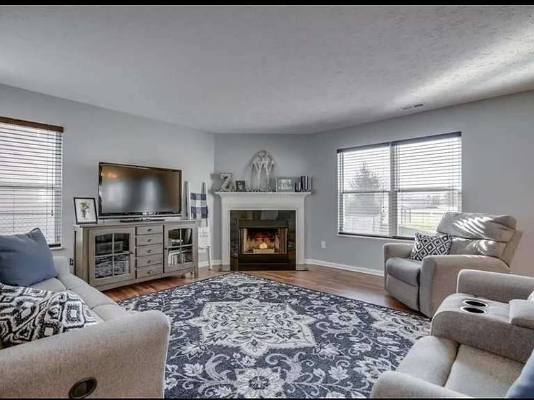 2596 Ashton Ln #2596 — Photo 3