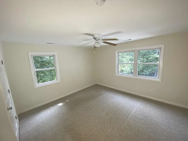 1045 Stonewood Dr — Photo 14