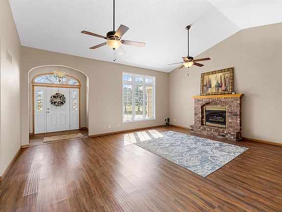 3rd image of 220 Prairie Ridge Rd