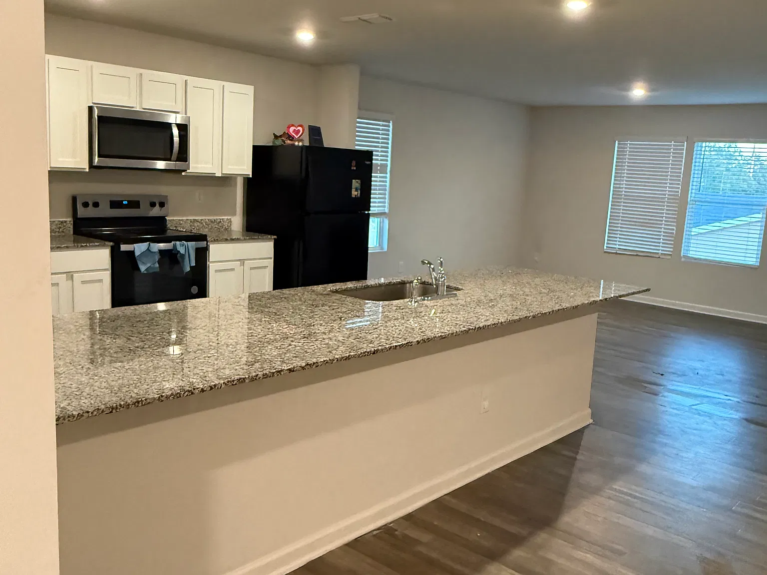 4 bed, 1776 sqft, $1,975 — Photo 4