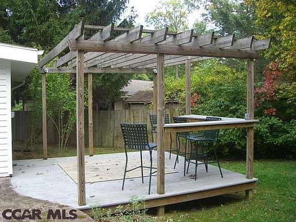 2nd image of 1856 N Oak Ln