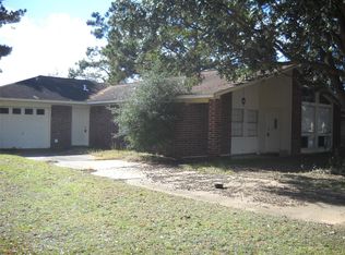 725 Meadow Ln, Prairie View, TX 77445