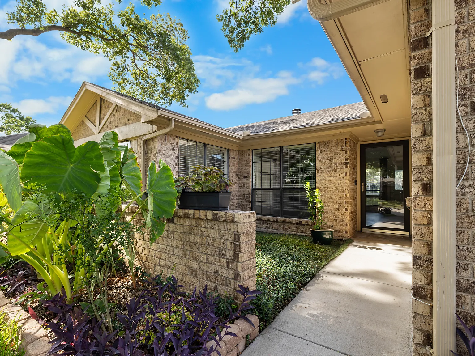 3 bed, 1755 sqft, $3,400 — Photo 2