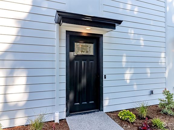 3rd image of 9522 Mary Avenue NW