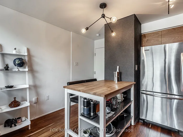 954 King St W #517 — Photo 7