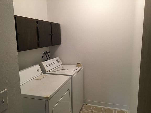 3rd image of 1864 Woodglen Ln