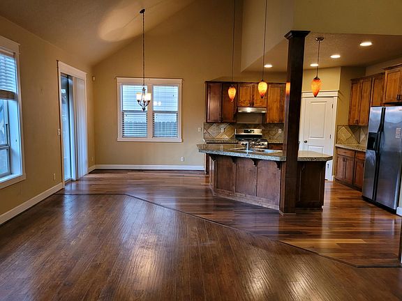 4th image of 935 Caradon Ct NW