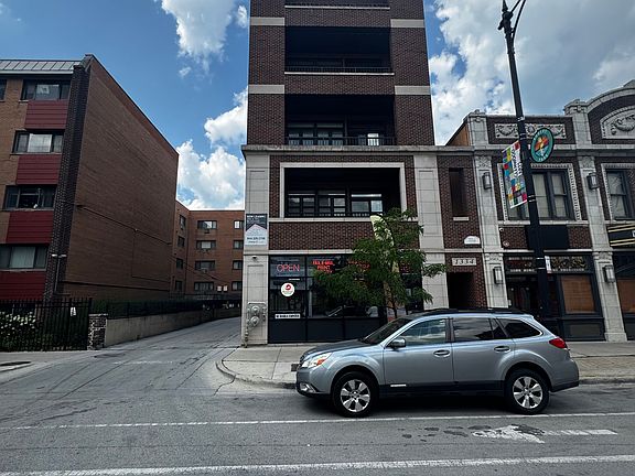 2nd image of 1334-36 W Morse Ave #403