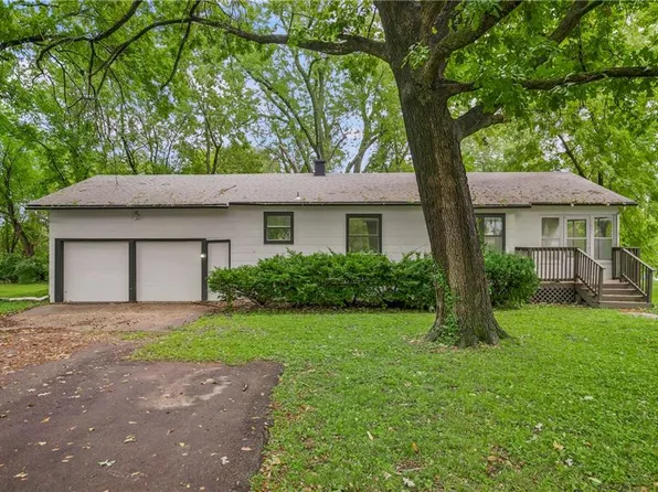 9004 E 55th St, Raytown, MO 64133