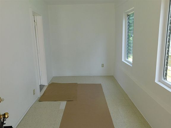 3rd image of 321 Wallace St