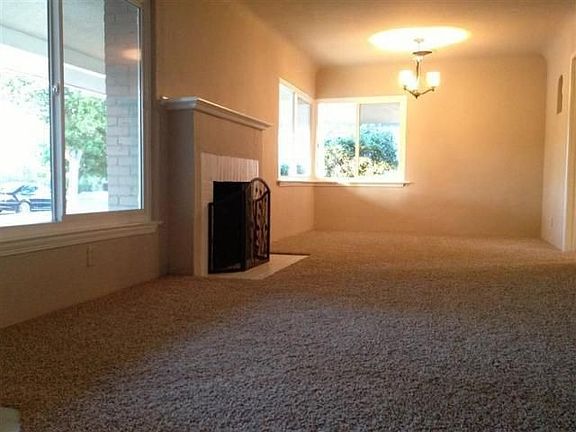 3rd image of 215 W Robinson Ave