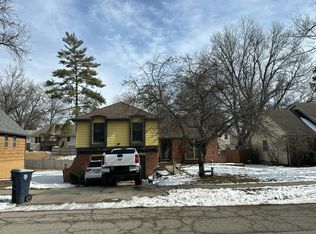 6901 NW Birch Ln, Kansas City, MO 64151