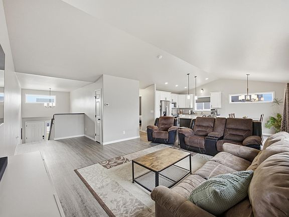 5th image of 2581 66th Ave S