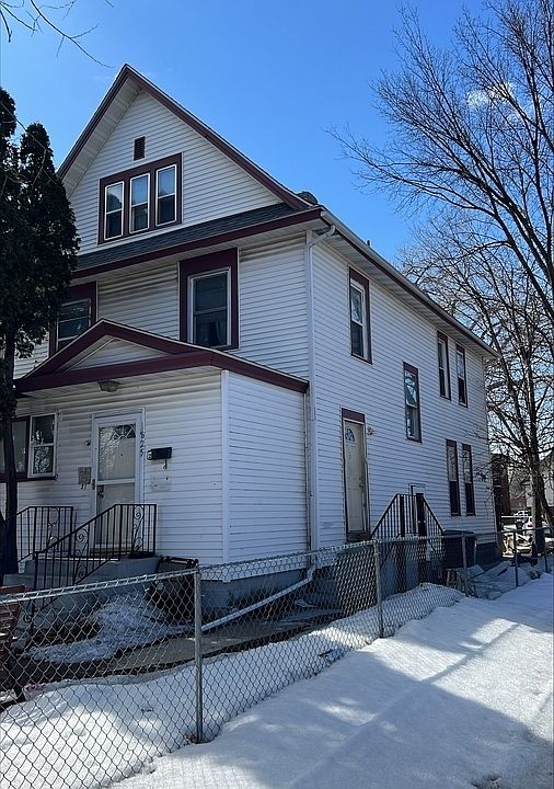 1st image of 1825 Emerson Ave N #1