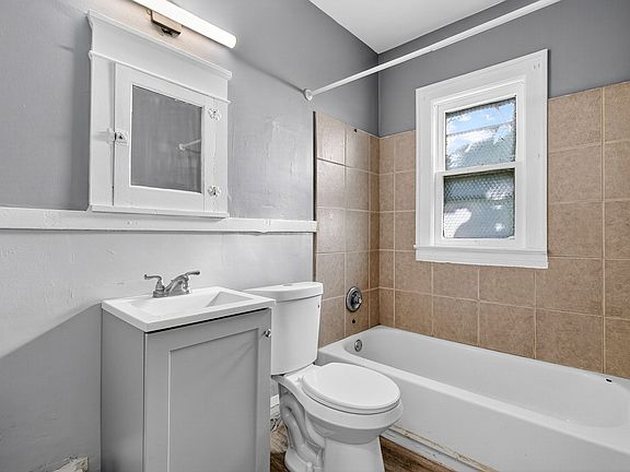 5th image of 11617 Forest Ave #2