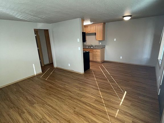 4th image of 475 Jackson St W APT 4