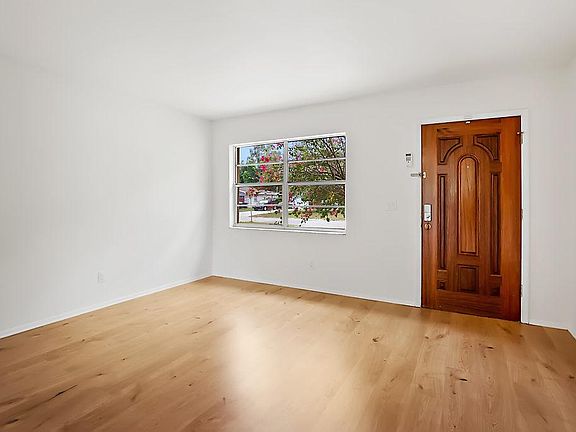 4th image of 2834 46th Ave S