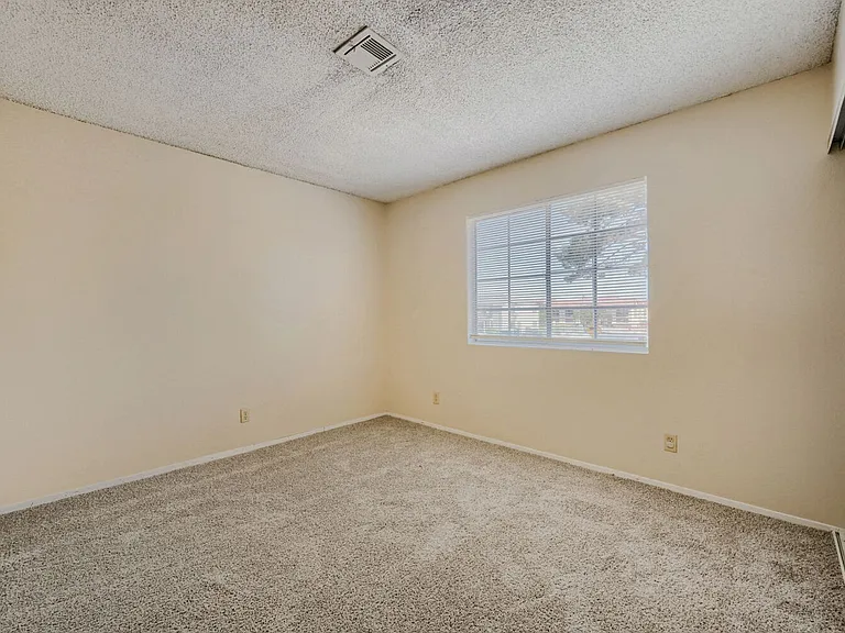 2745 Jennydiane Dr #D — Photo 13
