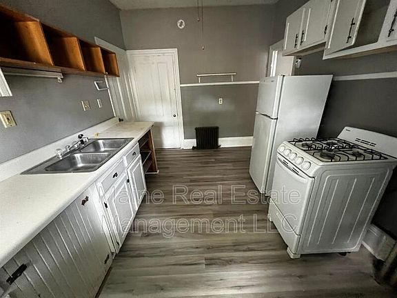 2nd image of 154 Essex St APT 3