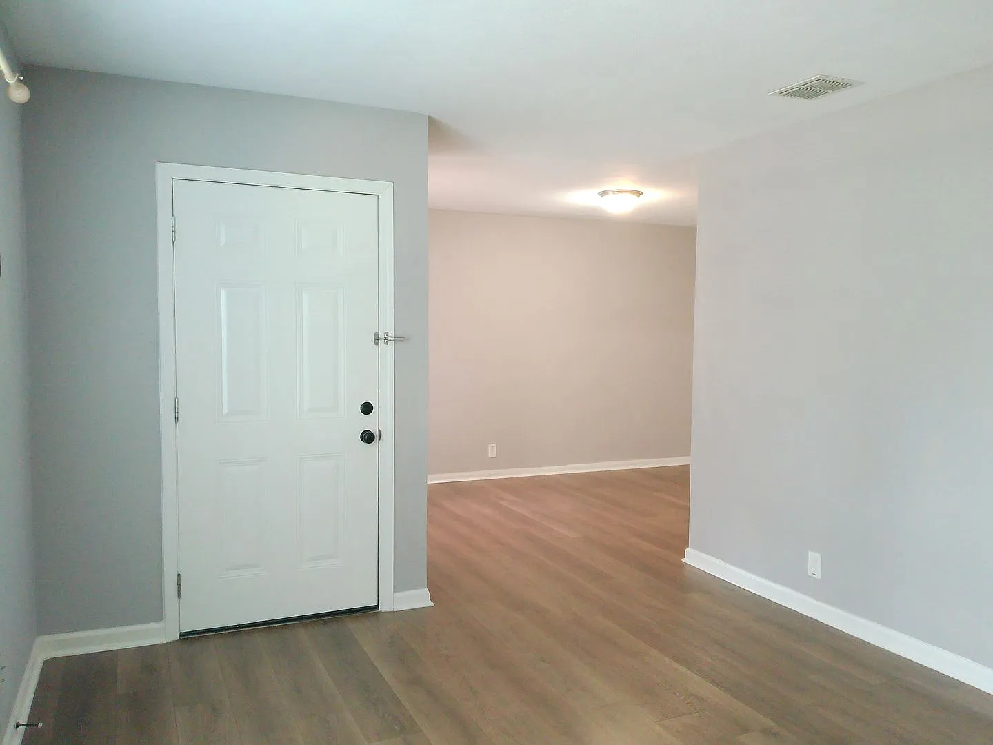 1046 Chamberlain - 2/Bed 1/Bath - $1500/month — Photo 3
