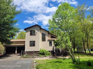 1111 Cranberry Dr, Bushkill, PA 18324