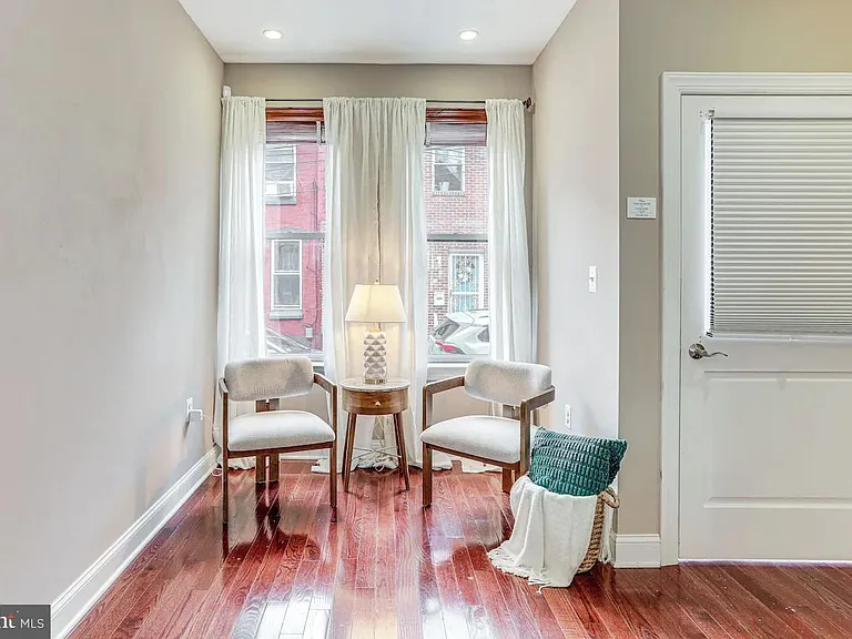 1146 S Dorrance St — Photo 2