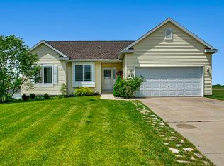 1639 Sunny Gln SE, Caledonia, MI 49316