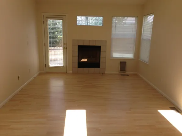 2961 Neil Dr APT 3, Fort Collins, CO 80526