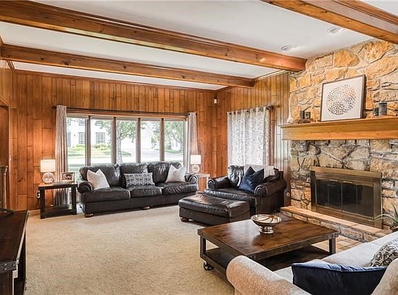 5th image of 528 Camelot Dr