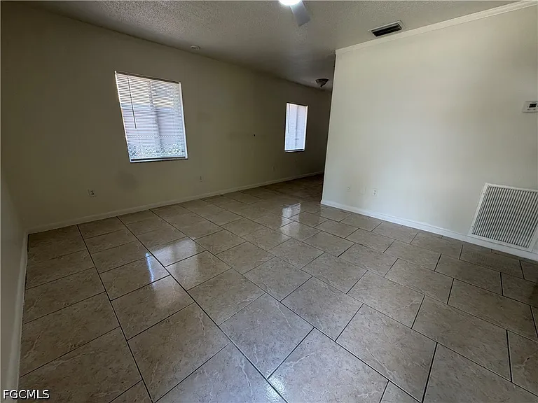 5829 Casablanca Ct — Photo 11