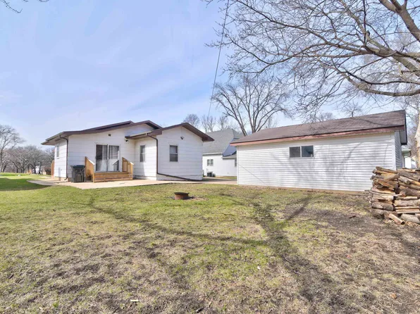 916 N 6th St, Estherville, IA 51334
