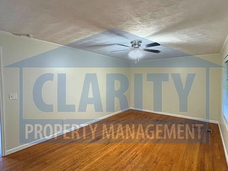 809 Dockery Ln SE — Photo 3