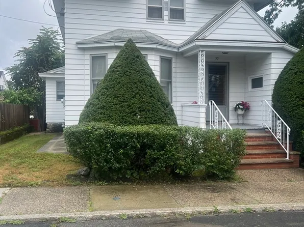 33 Dewey St, Methuen, MA 01844