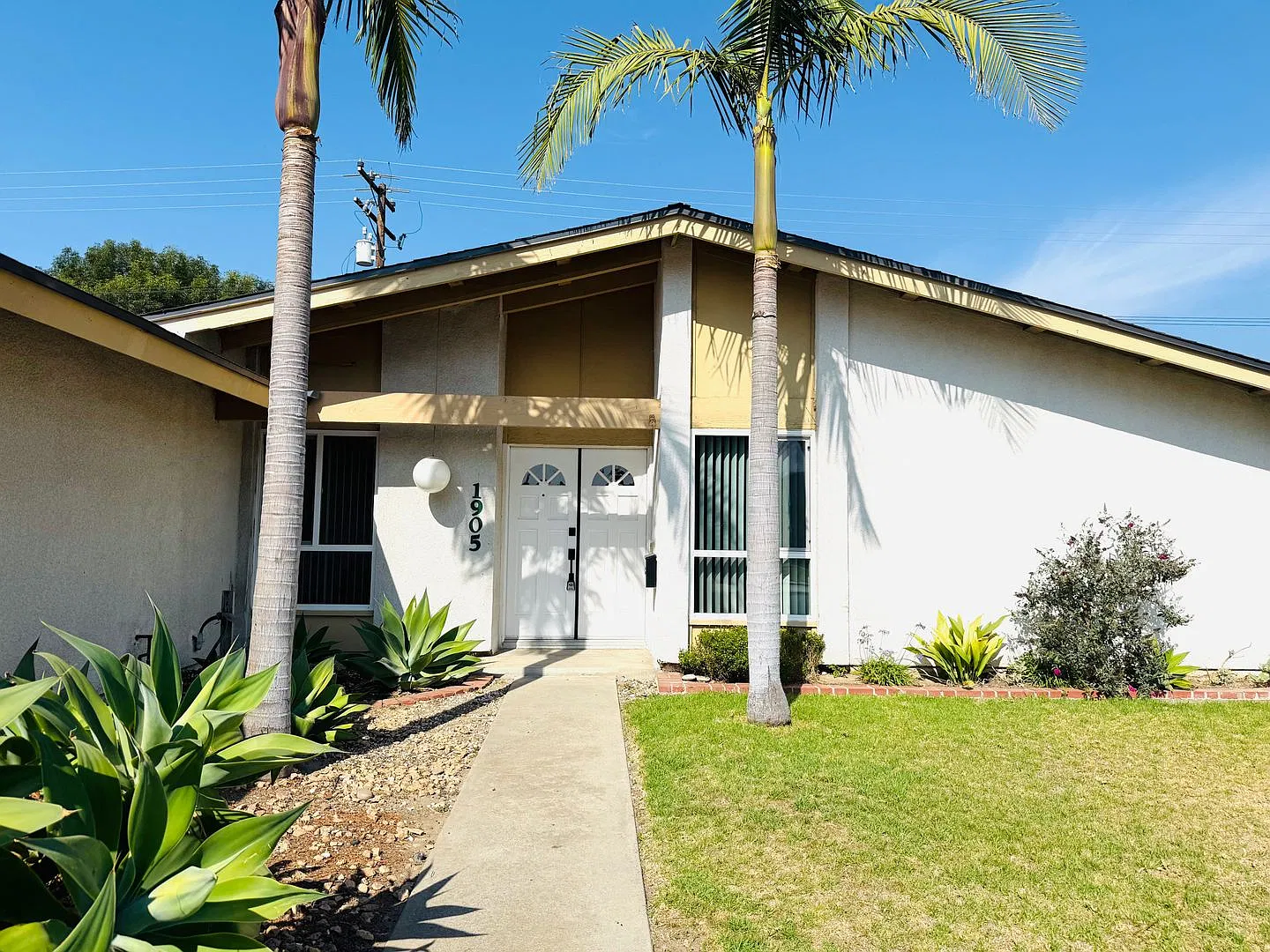 Charming single-story 3-bedroom, 2-bathroom home nestled in the heart of Camarillo — Photo 2