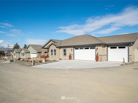5th image of 455 Hemlock Ct NW