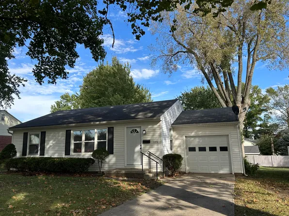 1178 S Salt Pond Ave, Marshall, MO 65340